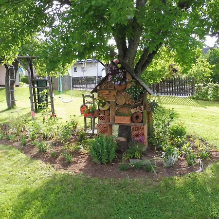 アパート With Terrace And Pool In The Garden