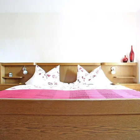 With Terrace And Pool In The Garden アパート *