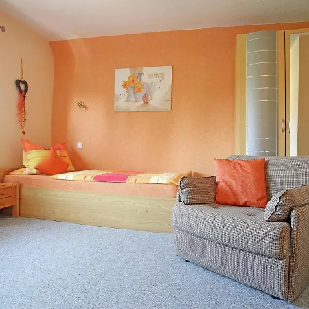 アパート With Terrace And Pool In The Garden