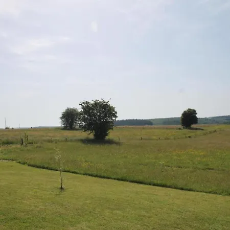 アパート With Terrace And Pool In The Garden