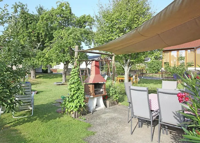 With Terrace And Pool In The Garden דירה *