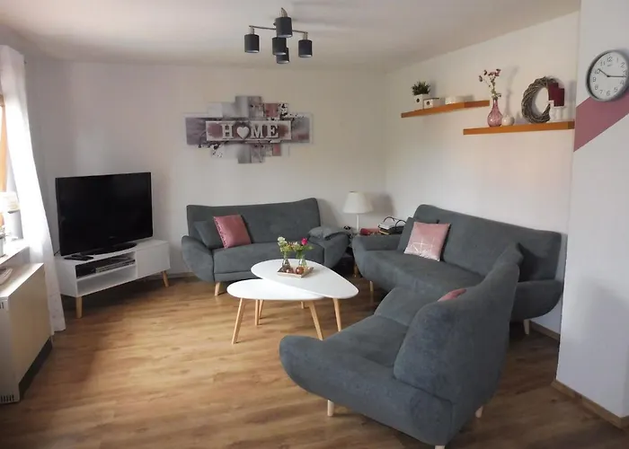 With Terrace And Pool In The Garden דירה *