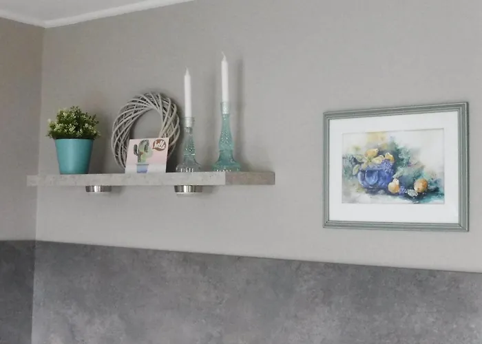 With Terrace And Pool In The Garden דירה *